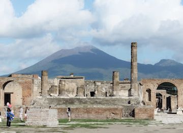 italy/pompeii/landmark/granaries-of-the-forum