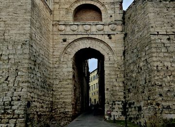 italy/perugia/landmark/etruscan-arch