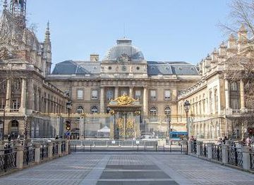 france/paris/landmark/paris-law-courthouse