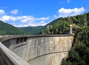 romania/valcea/landmark/vidraru-dam