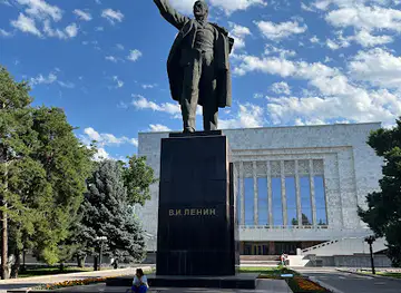Vladimir Lenin Statue