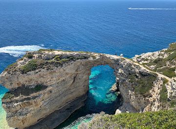 greece/paxos/landmark/tripitos-arch