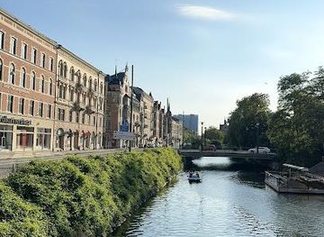 denmark/copenhagen/attraction/shoes-on-davidshalls-bridge