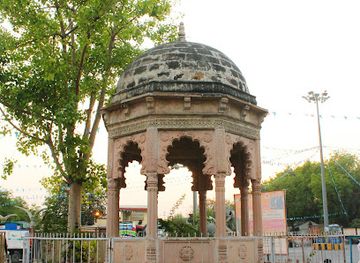 india/maharashtra/landmark/historical-chhatri