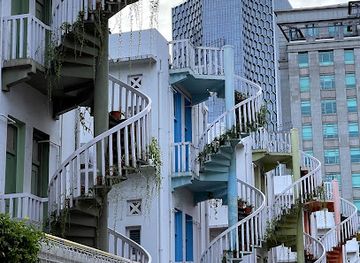 singapore/central-business-district/landmark/back-alley-of-bugis-street