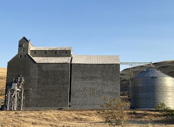 oregon/wasco-county/landmark/biggs-rufus-historic-silo-storage-building