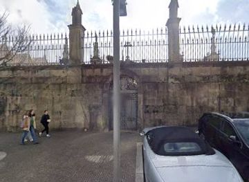 portugal/porto/landmark/entree-secondaire-du-cimetiere-ferme