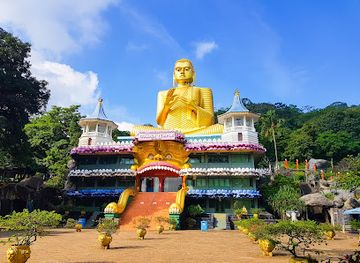sri-lanka/dambulla/landmark/dambulla-royal-cave-temple-and-golden-temple