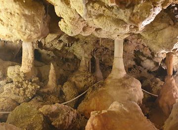 malta/dwejra-area/landmark/xerri-s-grotto