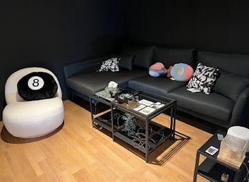 singapore/clarke-quay/landmark/hop-clarke-quay-hideout-place-events-birthdays-date-spot-themed-private-studios-board-games-insta-worthy-spot