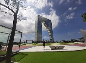 colombia/barranquilla/riomar/landmark/malecon-puerta-de-oro