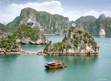 vietnam/ha-long-bay/landmark/ti-top-dinh-nui-dao