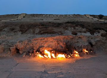 azerbaijan/mountainous-shirvan/landmark/yanar-dag