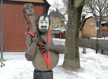 sweden/stockholm/landmark/cornelis-och-cecilia-staty-i-cornelisparken