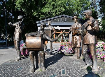 poland/warsaw/praga/landmark/pomnik-praskiej-kapeli-podworkowej