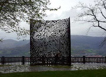 spain/basque-country/landmark/fingerprint-sculpture