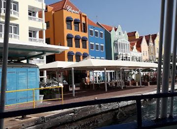curacao/willemstad/landmark/queen-wilhelmina-bridge