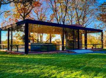 connecticut/the-gold-coast/landmark/the-glass-house-national-trust-for-historic-preservation