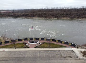 illinois/illinois-river-valley/landmark/middle-east-conflicts-wall-memorial