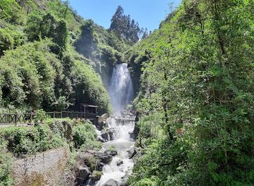 ecuador/imbabura-region/landmark/parqueadero-cascadas-de-peguche