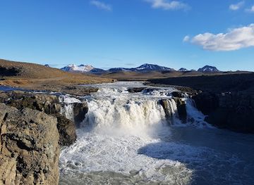 iceland/hengifoss-waterfall/landmark/gygjarfoss-waterfall