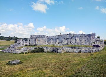 mexico/tulum/landmark/casa-de-las-columnas