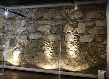 uruguay/metropolitan-area/landmark/al-pie-de-la-muralla