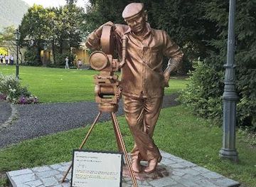 switzerland/murren/landmark/yash-chopra-statue