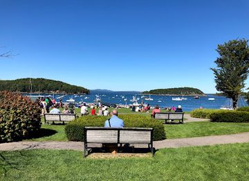 maine/bar-harbor/landmark/bar-harbor-shore-path