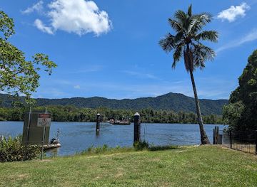 australia/cape-tribulation/landmark/daintree-ferry