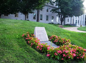 connecticut/greater-hartford/landmark/wallace-stevens-walk