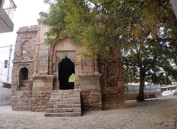 india/delhi/south-extension/landmark/tomb-of-bhura-khan