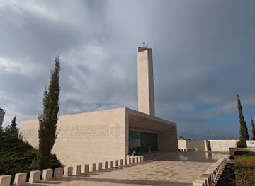 israel/judea/landmark/arafat-mausoleum