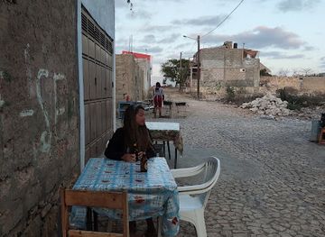 cabo-verde/vila-do-maio/landmark/chacha-chicken-restaurant