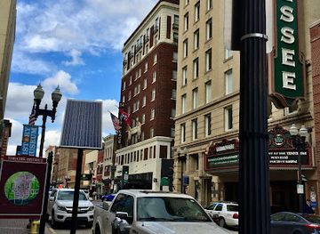 tennessee/knoxville/downtown-knoxville/landmark/rowing-man-statue-in-knoxville-tn