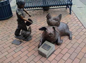 oklahoma/edmond/landmark/broadway-antiques-market