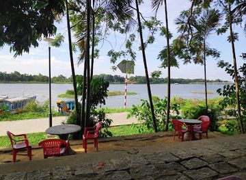 vietnam/south-central-coast/landmark/dai-tuong-niem-chien-si-tran-vong