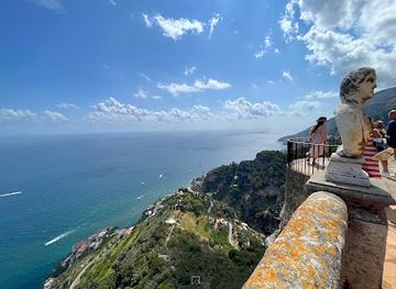 italy/amalfi-coast/landmark/villa-cimbrone-gardens