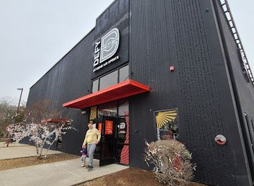 tennessee/brentwood/landmark/sky-zone-trampoline-park