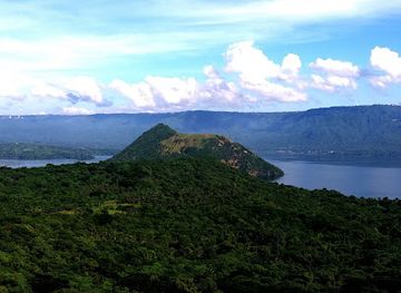 philippines/taal-volcano/landmark/taal-volcano-lake-boatride