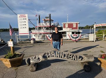 missouri/hannibal/landmark/center-street-landing-mark-twain-riverboat