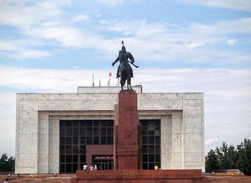 kyrgyzstan/ala-archa-national-park/landmark/manas-statue