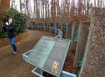 virginia/chesapeake-bay-region/landmark/surrender-field-revolutionary-war