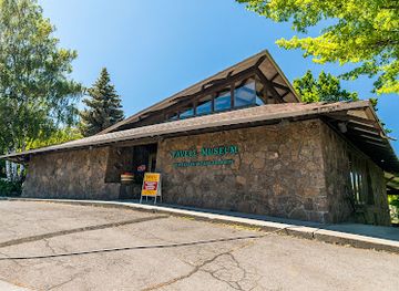 oregon/southern-oregon/landmark/favell-museum