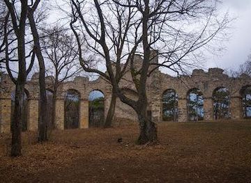 austria/eisenstadt/landmark/amphitheater-kunstliche-ruine-im-landschaftspark-rund-um-die-burg-liechtenstein