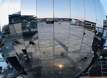 united-kingdom/bristol/harbourside/landmark/statue-of-cary-grant