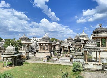 india/udaipur/landmark/royal-cenotaphs