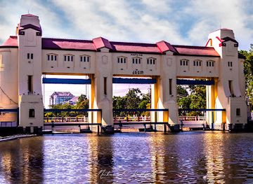 indonesia/surabaya/wonokromo/landmark/pintu-air-jagir