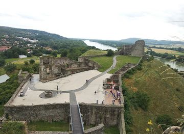 hungary/csallokoz/landmark/hrad-devin