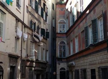 italy/genoa/landmark/piazza-pinelli